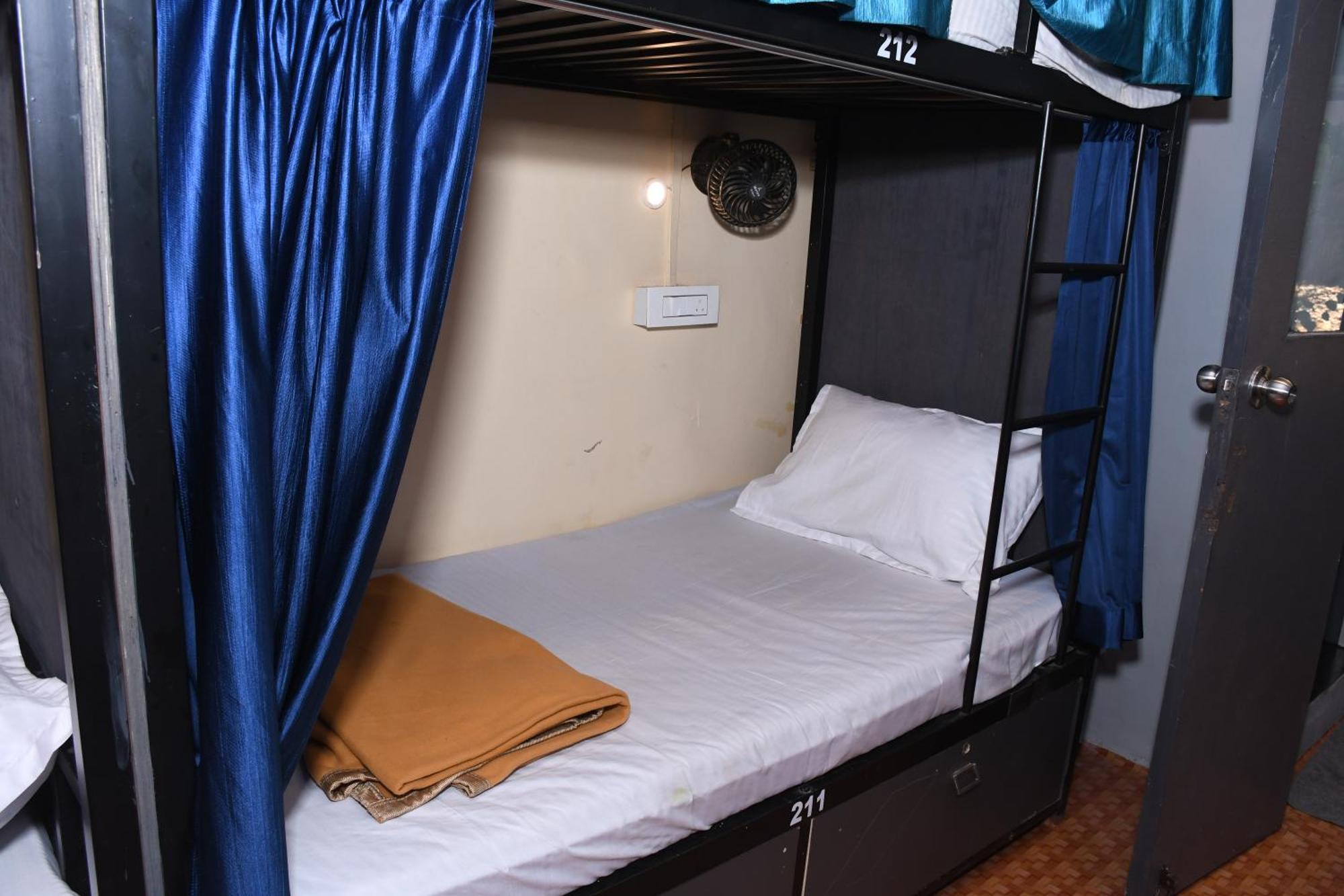 New Dormitory Afra Bombay Exterior foto