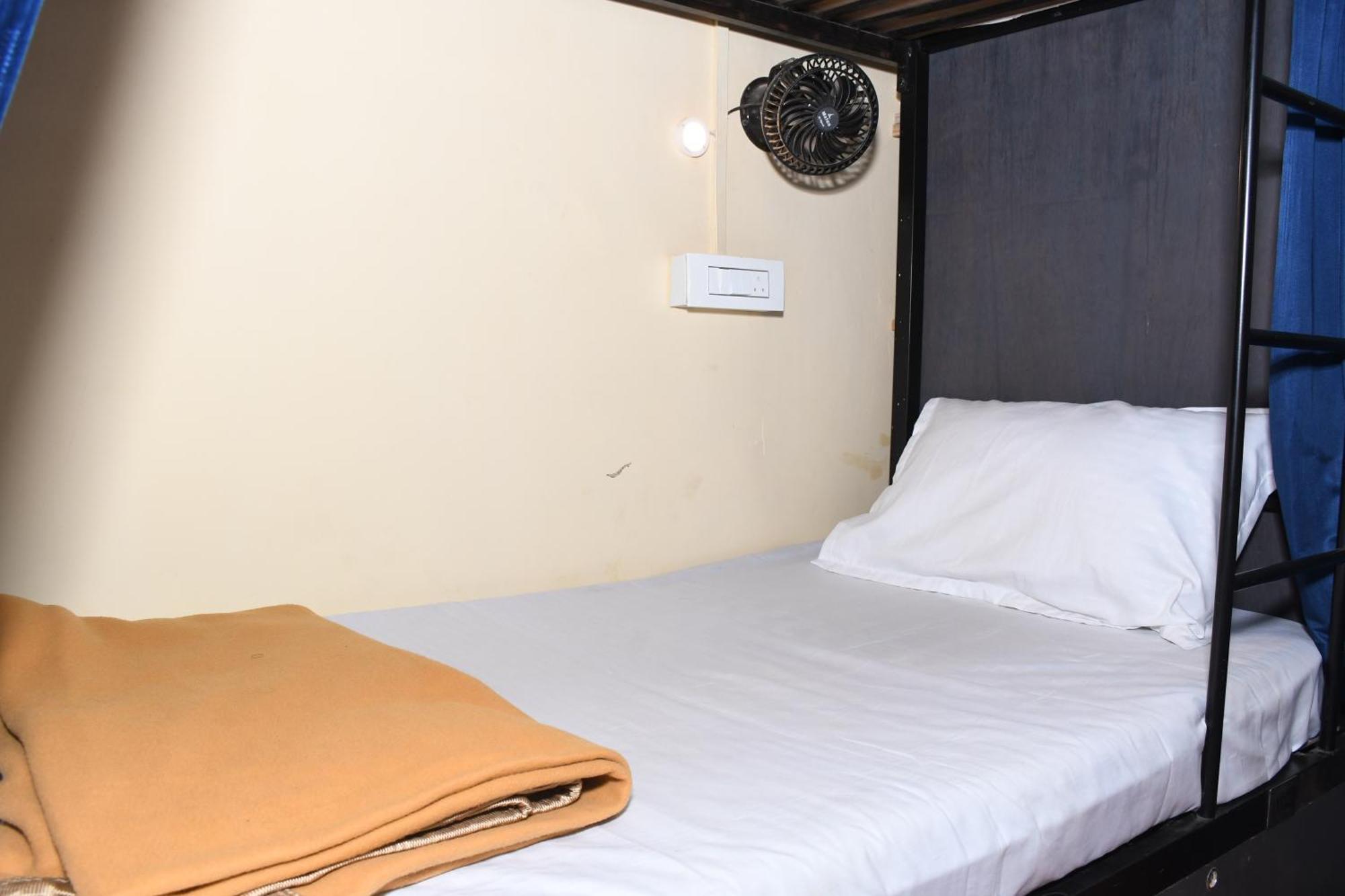 New Dormitory Afra Bombay Exterior foto