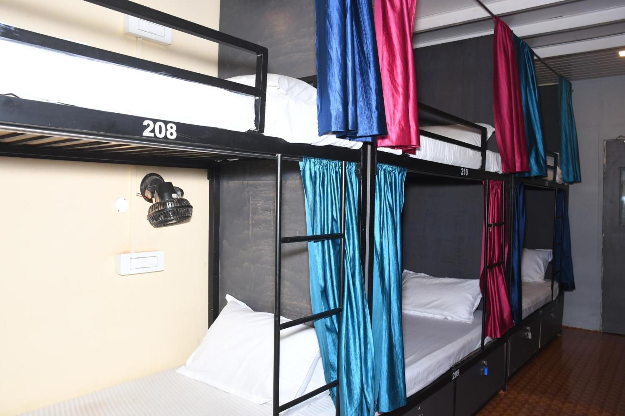 New Dormitory Afra Bombay Exterior foto
