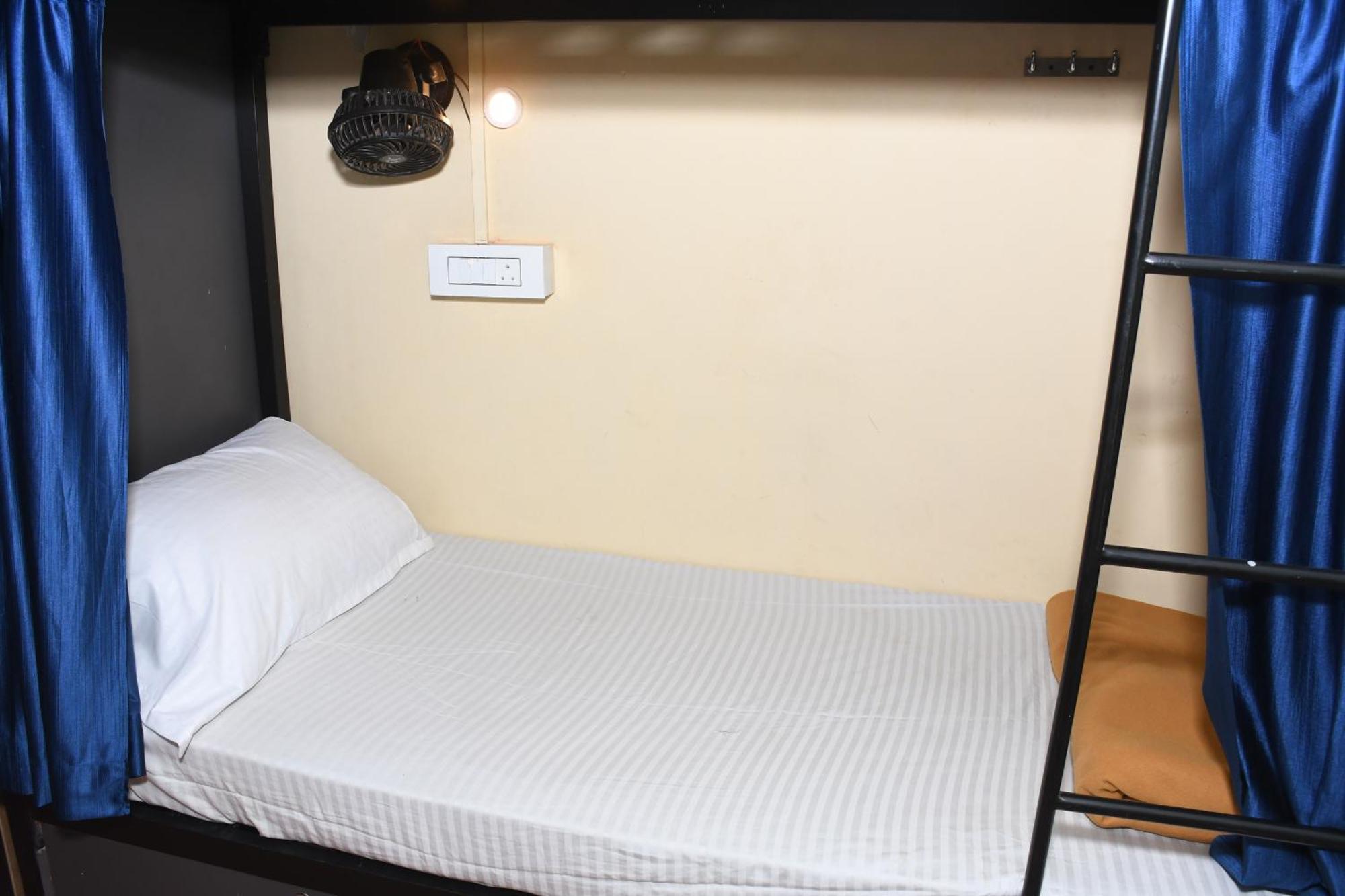 New Dormitory Afra Bombay Exterior foto